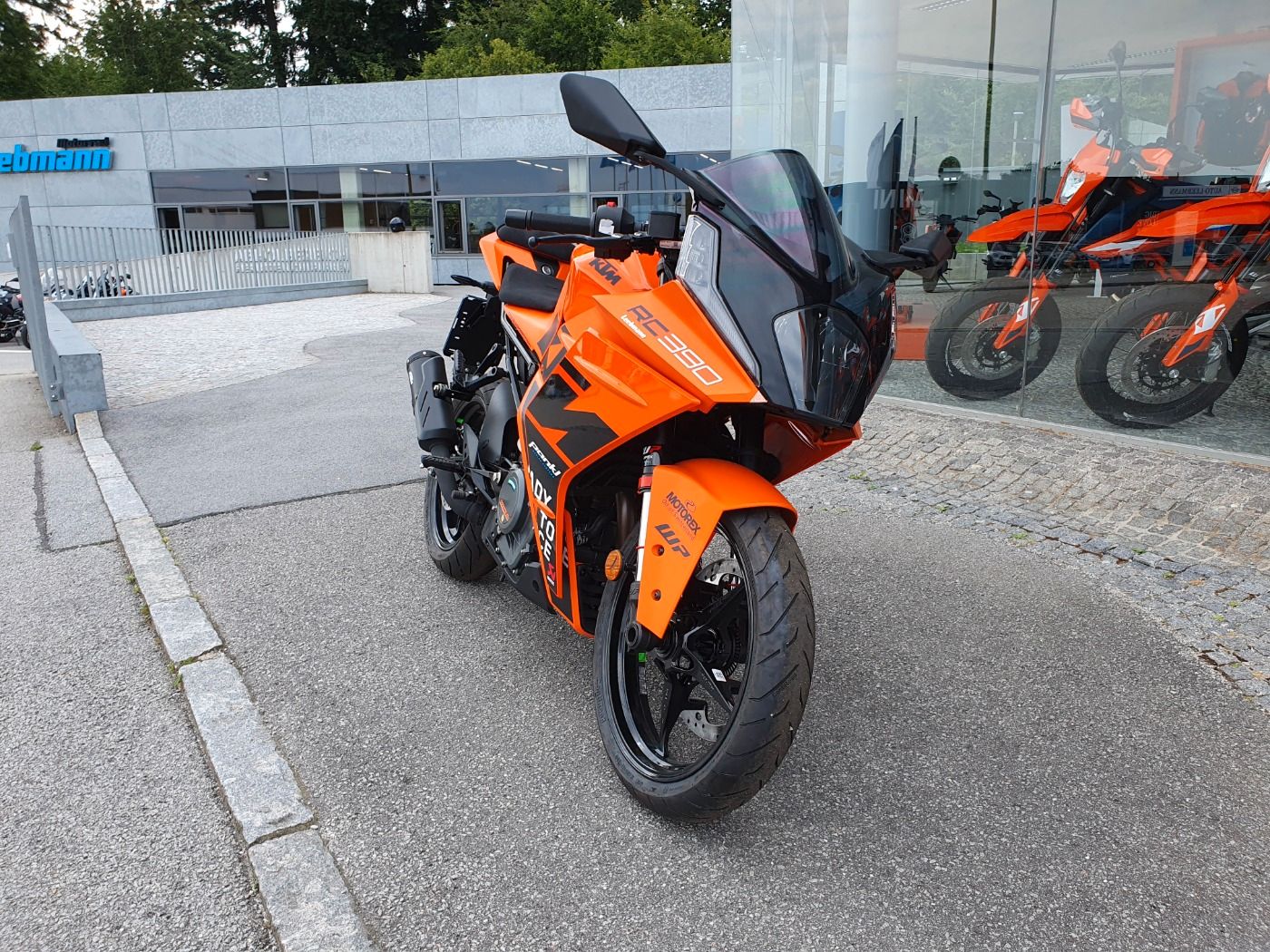 Fahrzeugabbildung KTM RC 390 Model 2023 600 Euro Preisvorteil