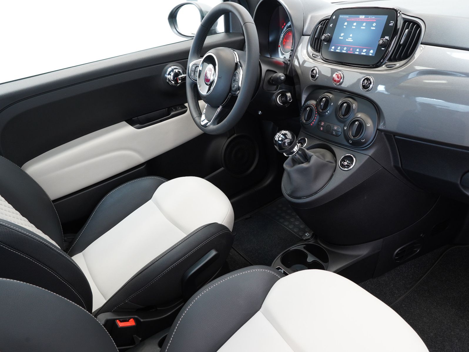 Fahrzeugabbildung Fiat 500 1.0 Mild Hybrid Dolcevita PANO