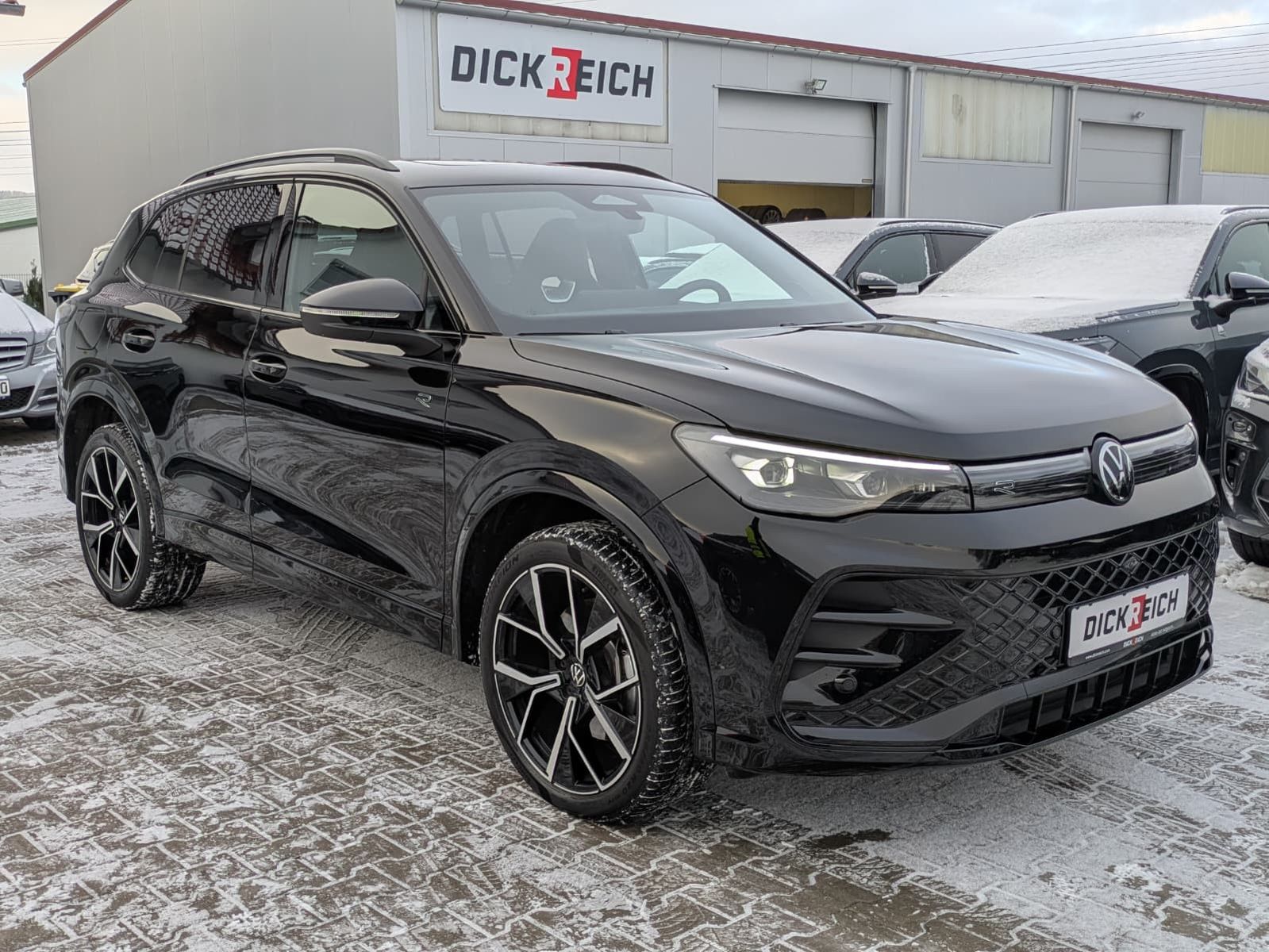 Fahrzeugabbildung Volkswagen Tiguan 2.0 TDI 4M R-Line PANO*H&K*AHK*MATRIX*20"