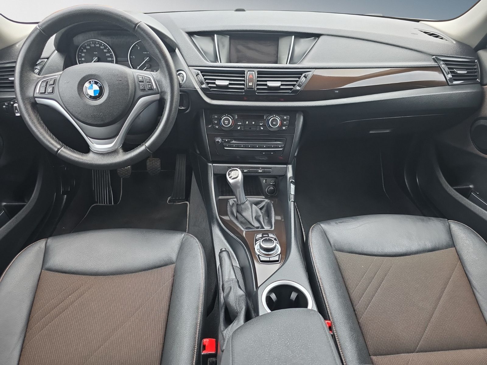 Fahrzeugabbildung BMW Baureihe X1 sDrive 18d,LEDER, PDC,SHZ,NAVi