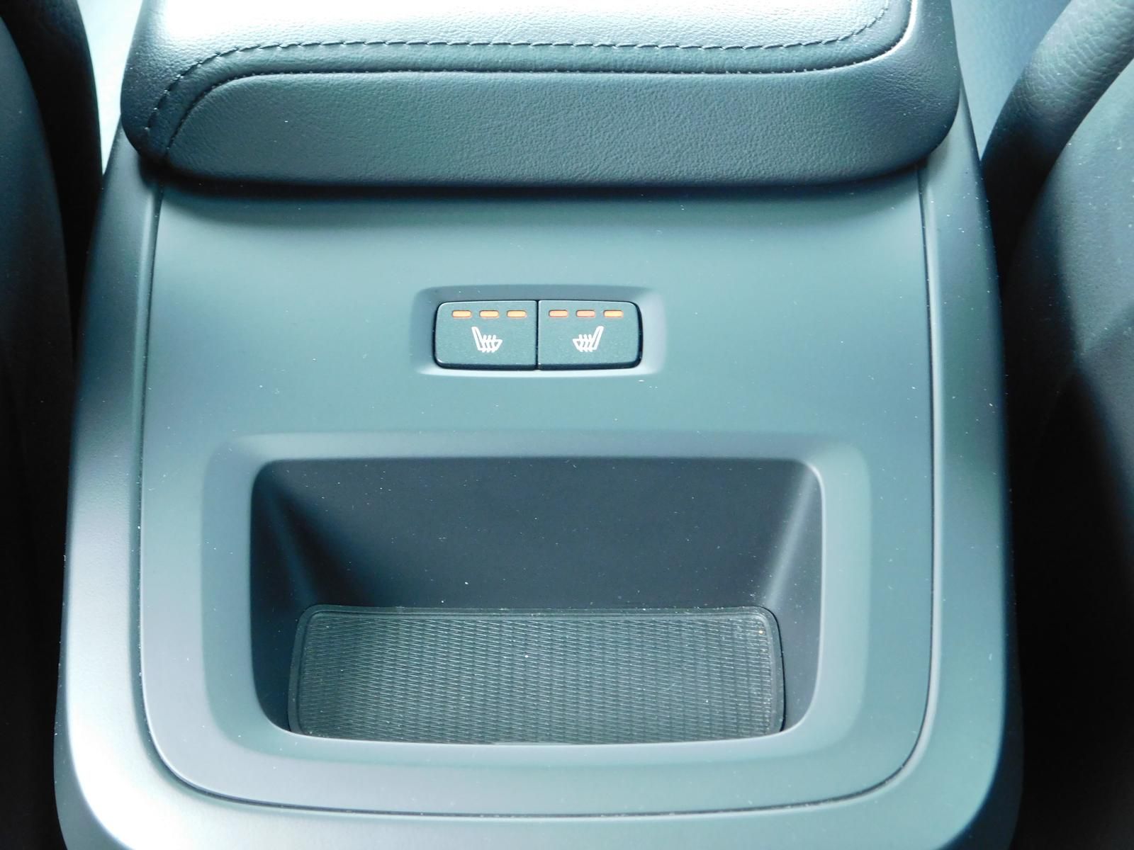 Fahrzeugabbildung Volvo XC60 B4 D Plus Dark