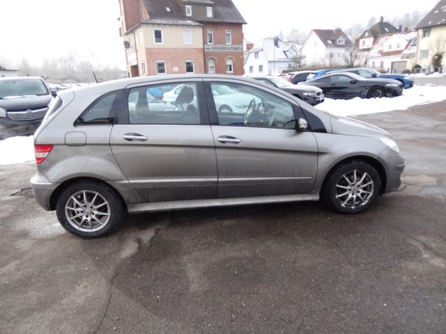 Fahrzeugabbildung Mercedes-Benz B 200/Klima/SitzH/PDC/Automatik/3.Hd/