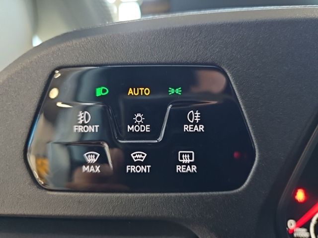 Fahrzeugabbildung Volkswagen Caddy Maxi 1.5 TSI DSG Cargo NAVI SHZ PDC TEMPOM