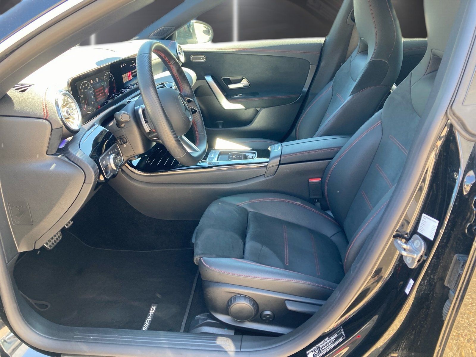 Fahrzeugabbildung Mercedes-Benz CLA 180 SB AMG Line*LED*Kamera*CarPlay*18"*Easy*