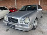 Mercedes-Benz E 290 TD AVANTGARDE/AUTOMATIK/SHZ/TEMPO - Mercedes-Benz E 290 mit Diesel-Antrieb