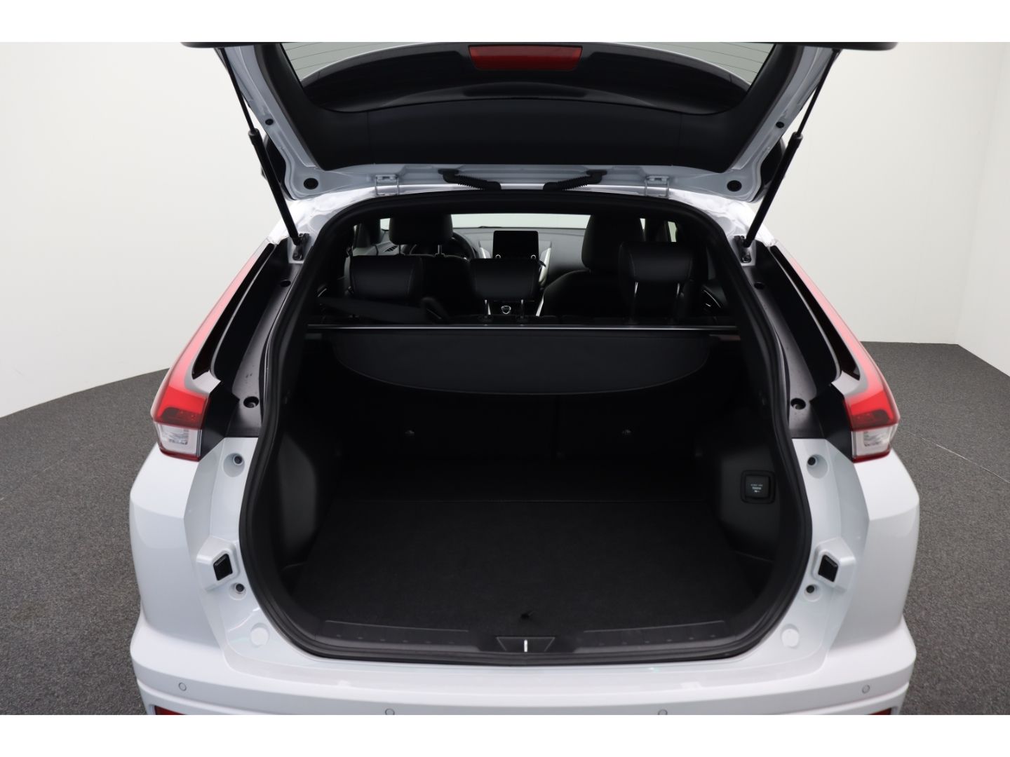Fahrzeugabbildung Mitsubishi Eclipse Cross 2.4 Plus Select Hybrid 4WD