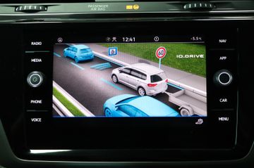 Volkswagen Touran 2.0 DSG R-Line 7-Sitze AHK Kamera