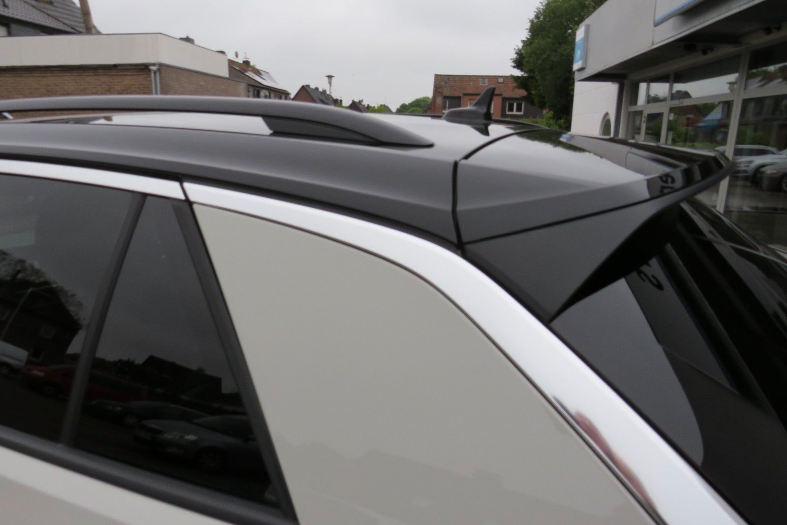 Fahrzeugabbildung Volkswagen T-Roc Life AHK ACC SITZH GJ NAVI APP 1.HD