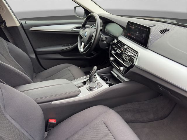 Fahrzeugabbildung BMW 520d Touring Autom.+LED+Kamera+HiFi+CarPlay