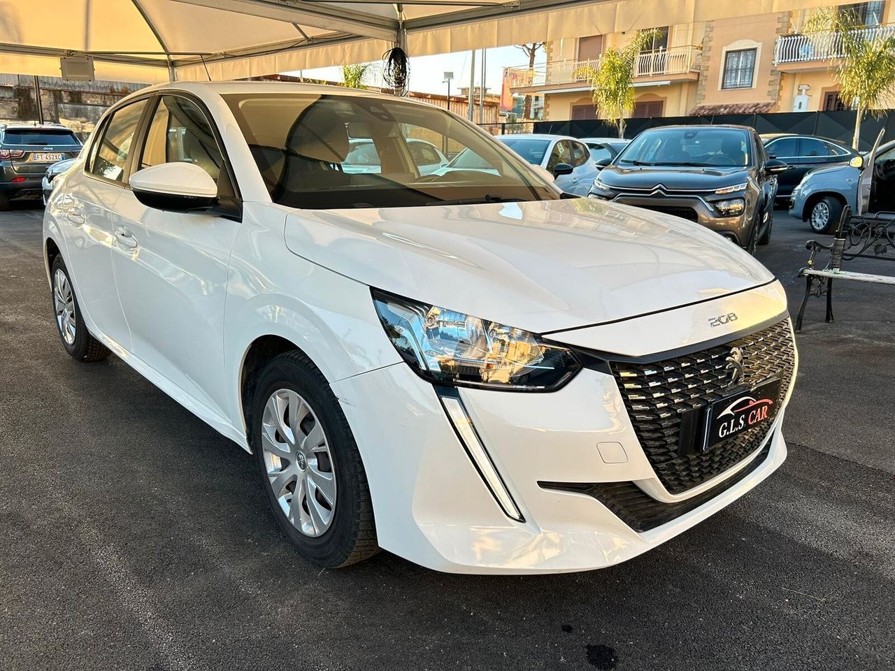 PEUGEOT 208