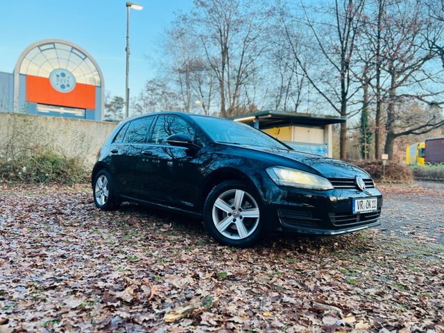 Volkswagen VW Golf 7 ( Weniger Kilometer, Neu Tüv )