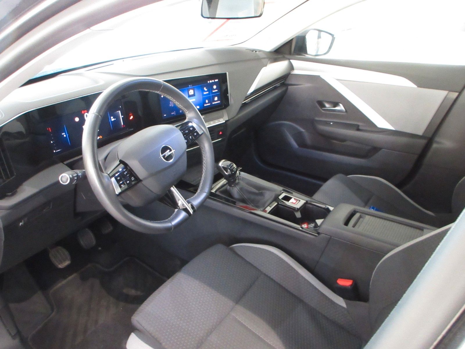 Fahrzeugabbildung Opel Astra L Lim. LED/NAVI/PDC/R´CAM/ALU