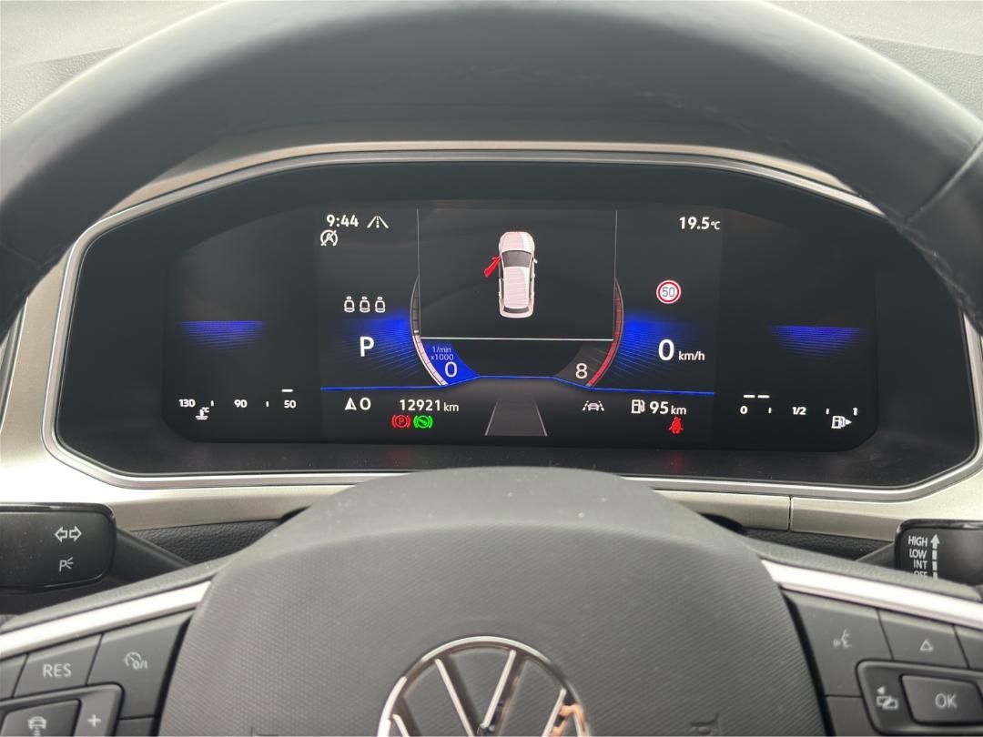 Fahrzeugabbildung Volkswagen T-ROC MOVE 1.5TSI, 110kW, DSG, Move,MFK, GJR, Na