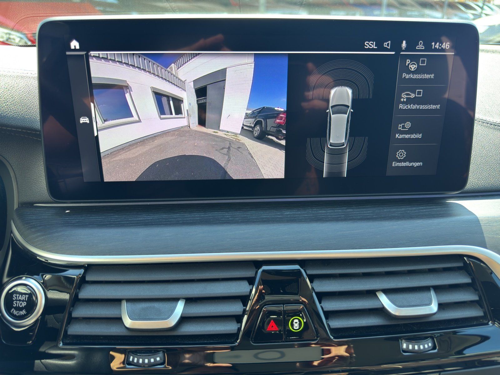 Fahrzeugabbildung BMW 530 d xDrive Luxury Line/KAMERA/ACC/HUD/H&K/