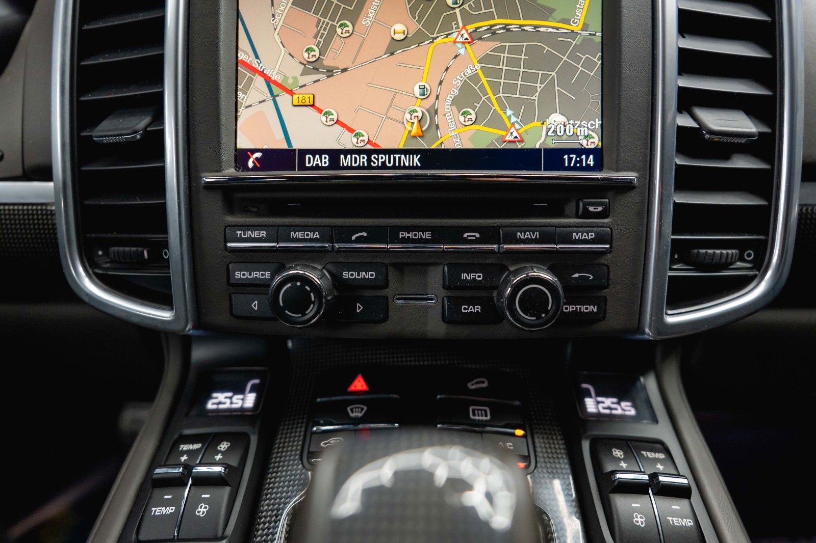 Fahrzeugabbildung Porsche Cayenne S Sport-Design Paket Carbon KERAMIK *LED