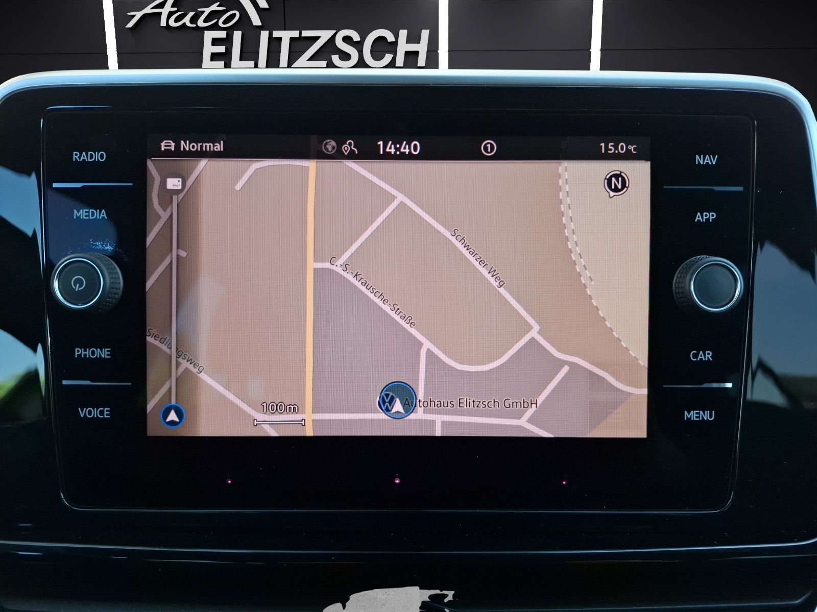 Fahrzeugabbildung Volkswagen T-Roc TSI R-Line Matrix Navi AID Park-Assist SH