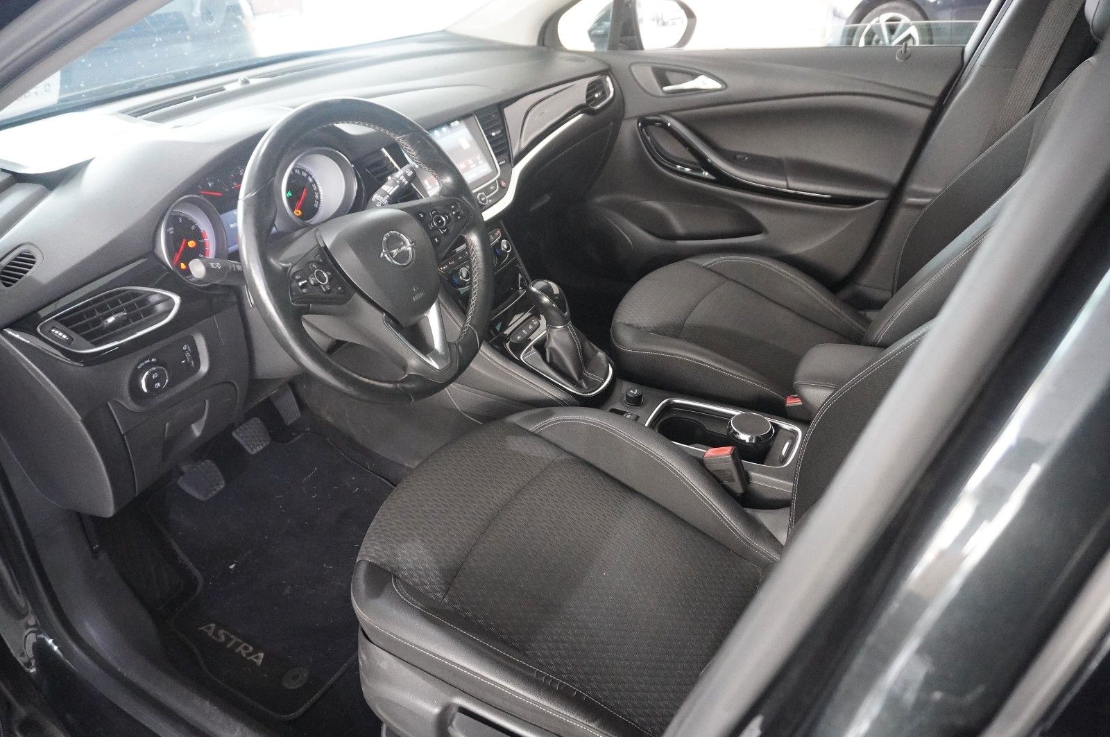 Fahrzeugabbildung Opel Astra K Lim. 1.4T INNOV. NAVI/LED/KAMERA/SH/TEMP