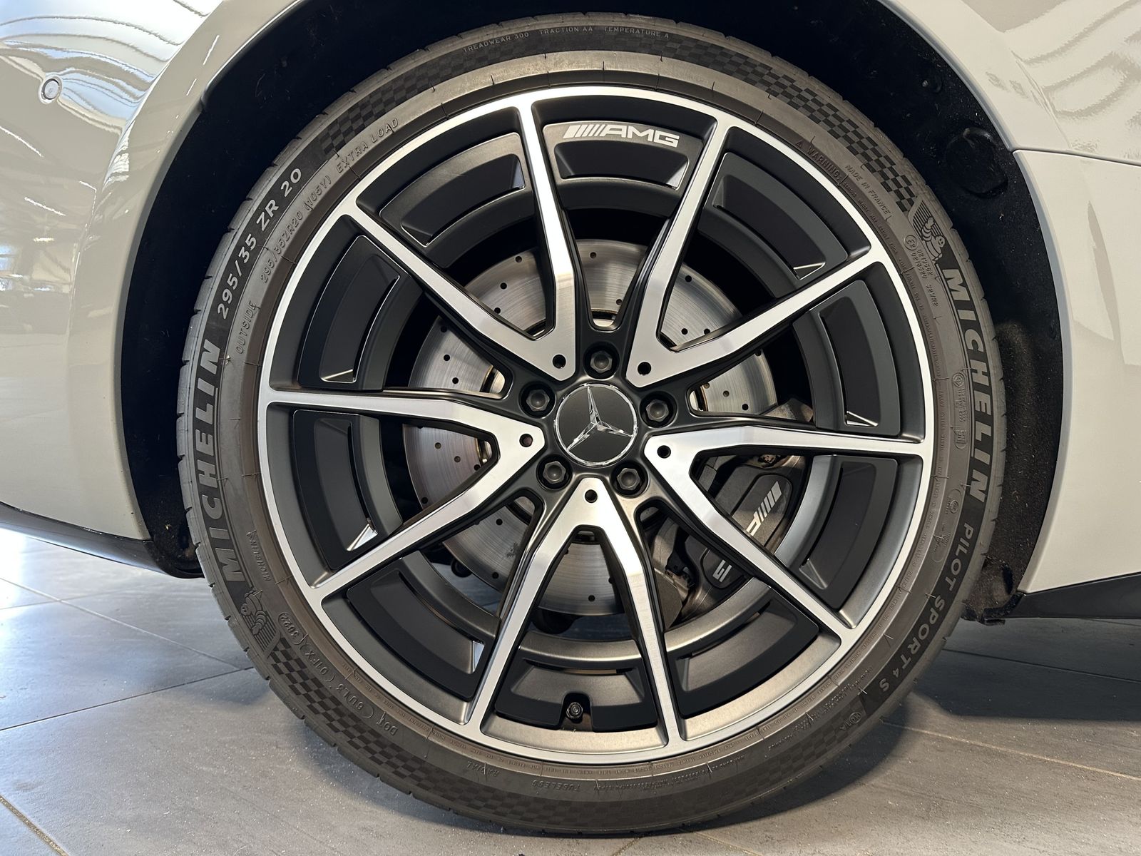 Fahrzeugabbildung Mercedes-Benz SL 43 AMG NAV+LED+DISTRONIC+VCOCK+HUD+360°+20ZO