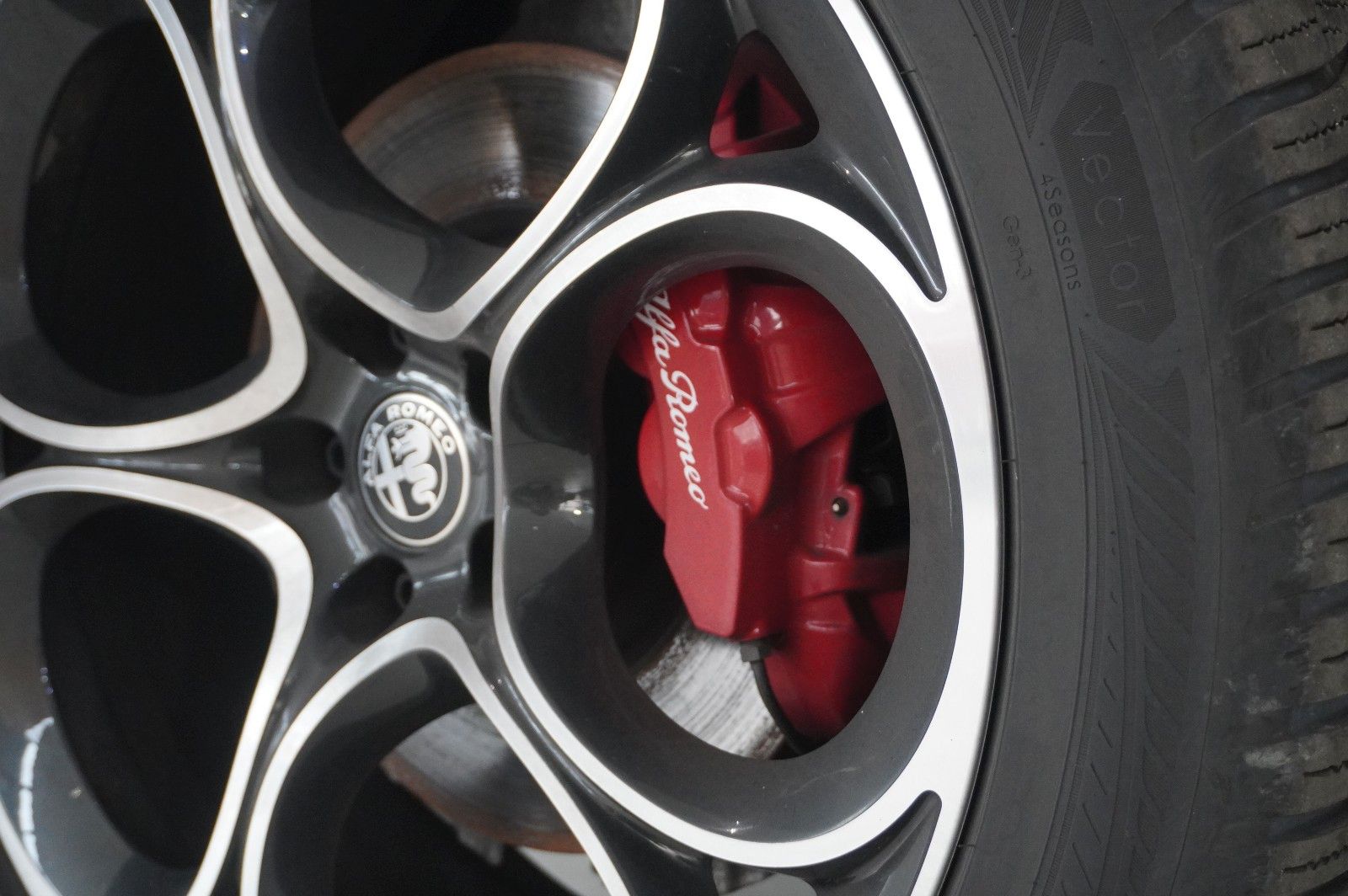 Fahrzeugabbildung Alfa Romeo Stelvio 2.2D VELOCE Q4 NAVI/LED/KAMERA/MATRIX/SH