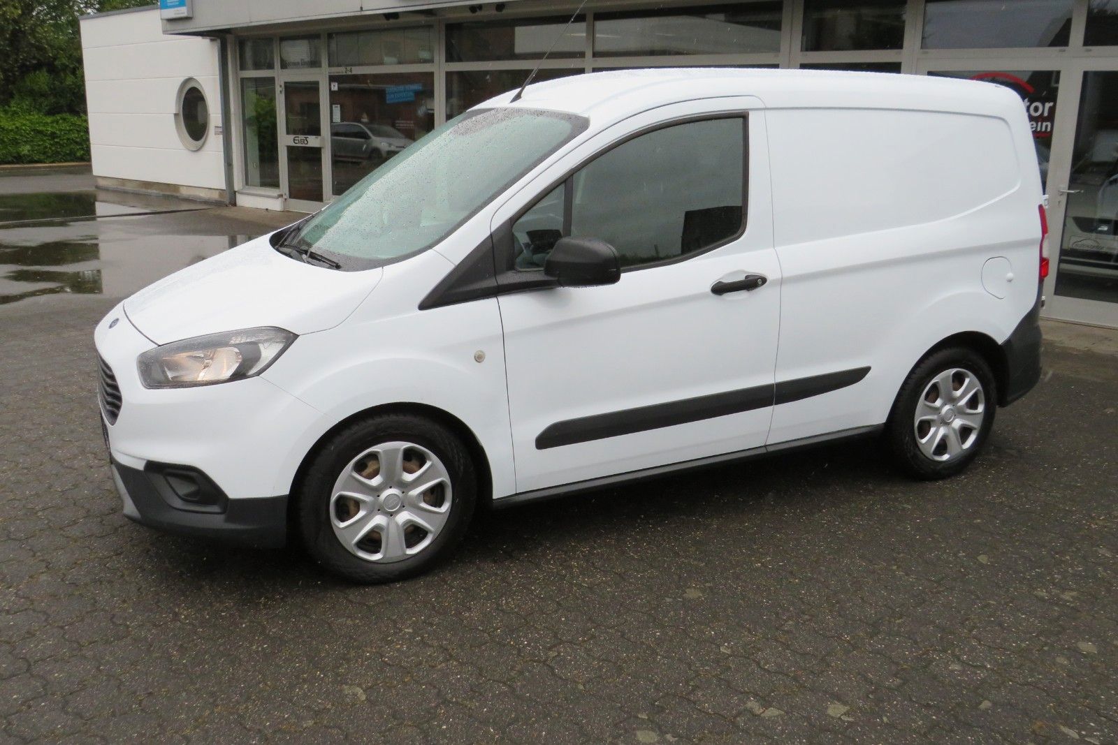 Fahrzeugabbildung Ford Transit Courier TREND NAVI SCHECKHEFT 1.HD
