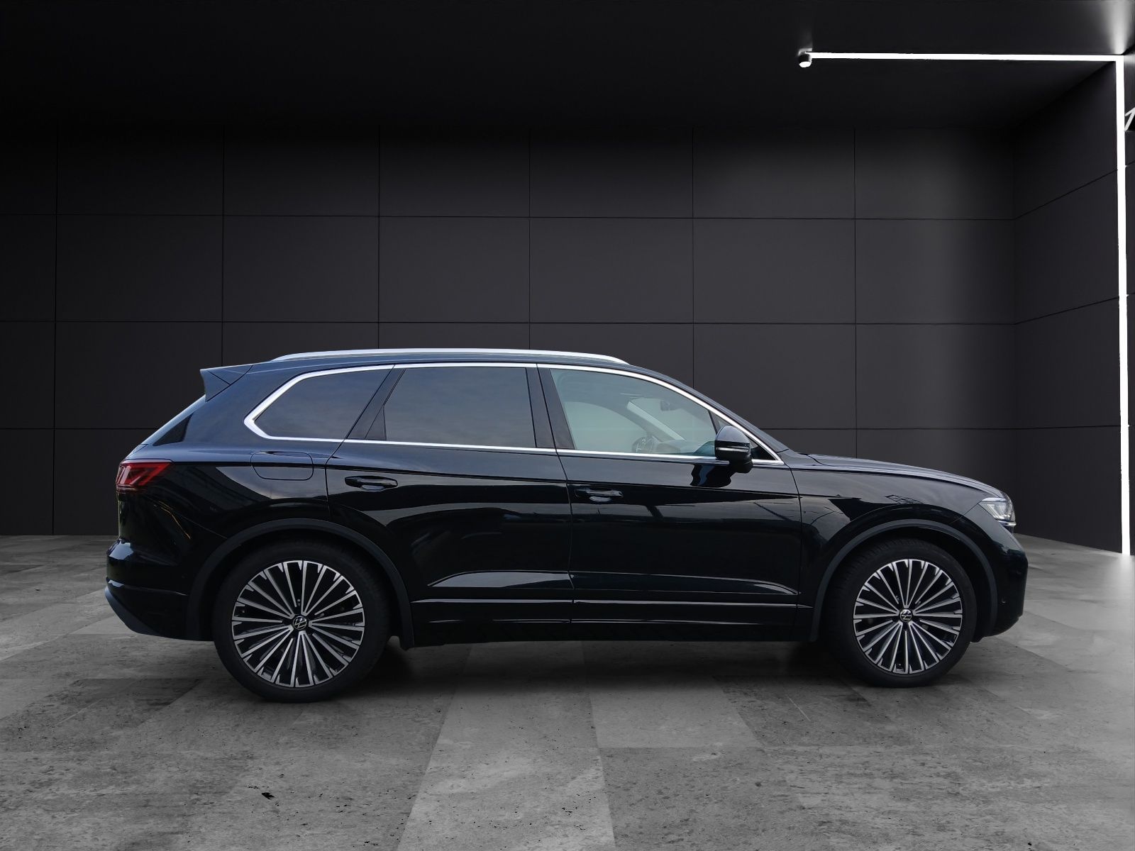 Fahrzeugabbildung Volkswagen Touareg eHybrid Elegance Matrix AHK Pano HUD AID