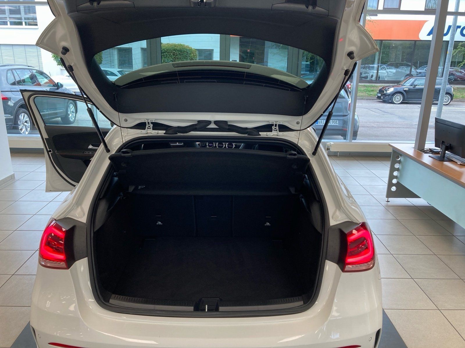 Fahrzeugabbildung Mercedes-Benz A 200 AMG*19"*LED*Kamera*Sound*CarPlay*MBUX-HI*