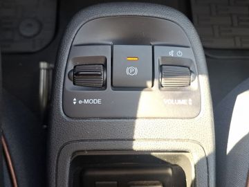 Fiat 500 e Icon 3+1 360+Kam.+KeyLess+LED+SHZ