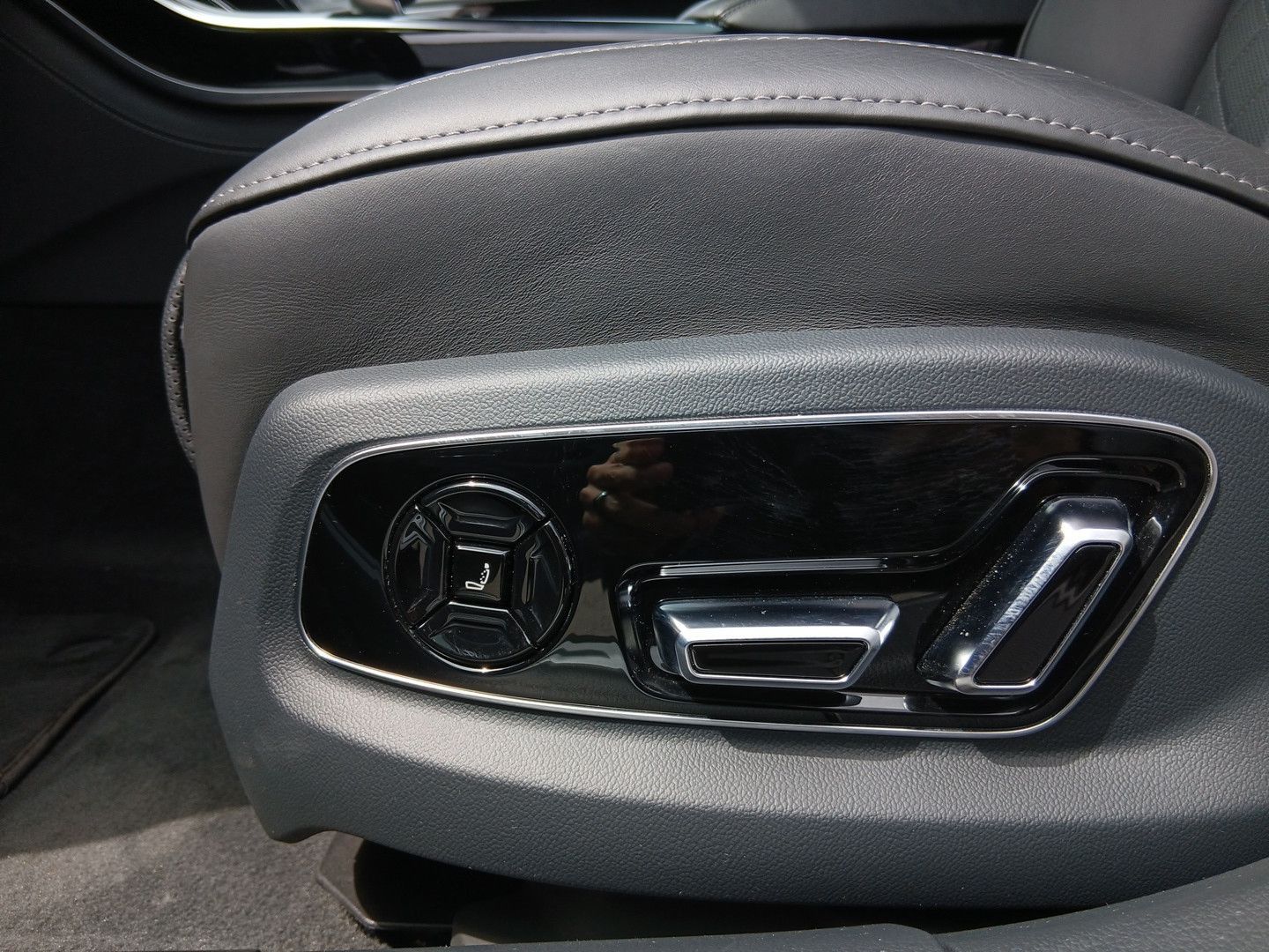 Audi A8 - Bild 24