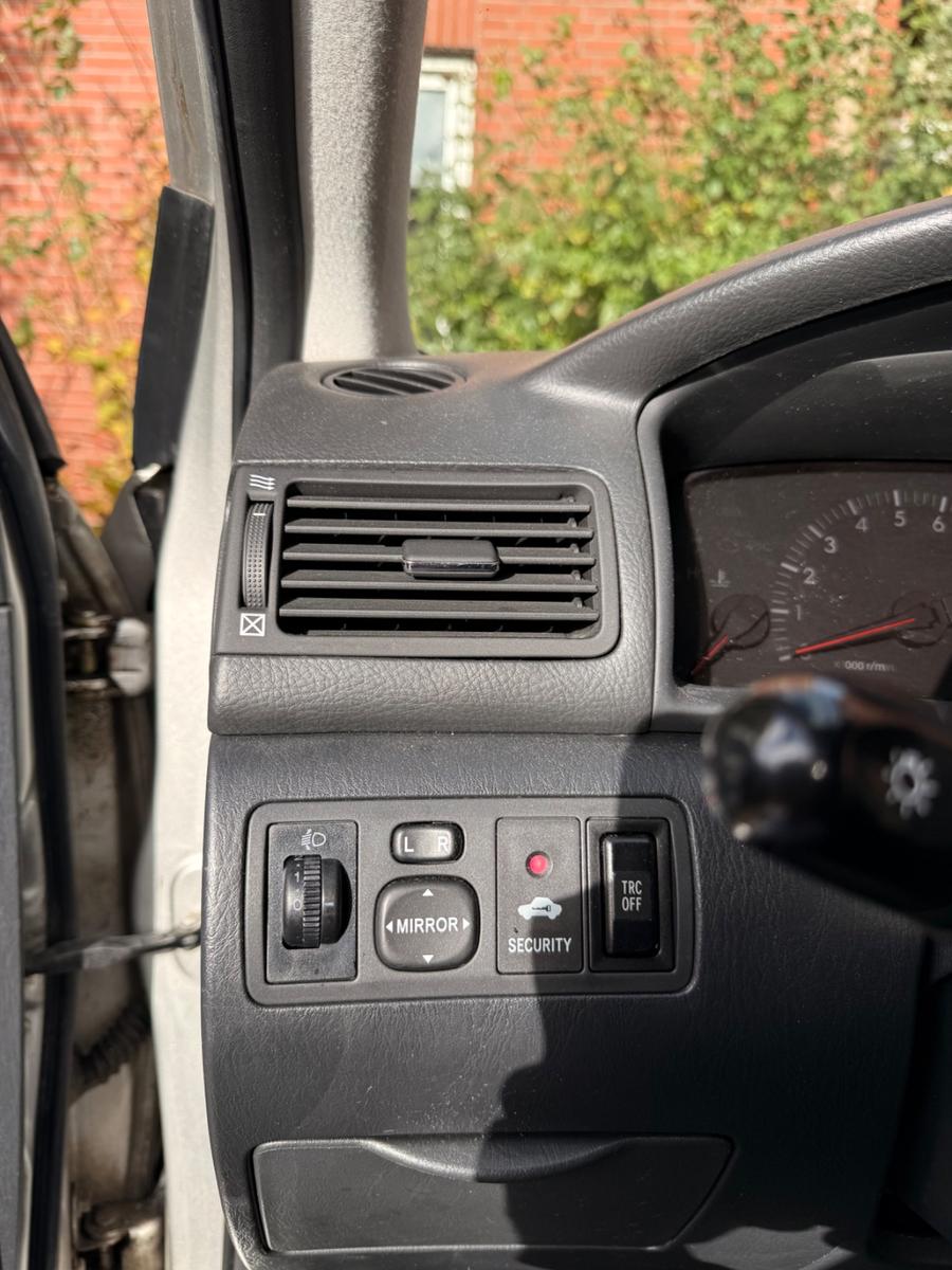 Toyota Corolla 2004 — interior