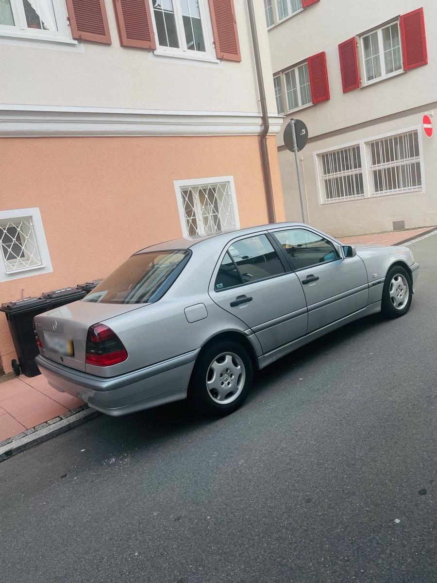 Mercedes-Benz C 180