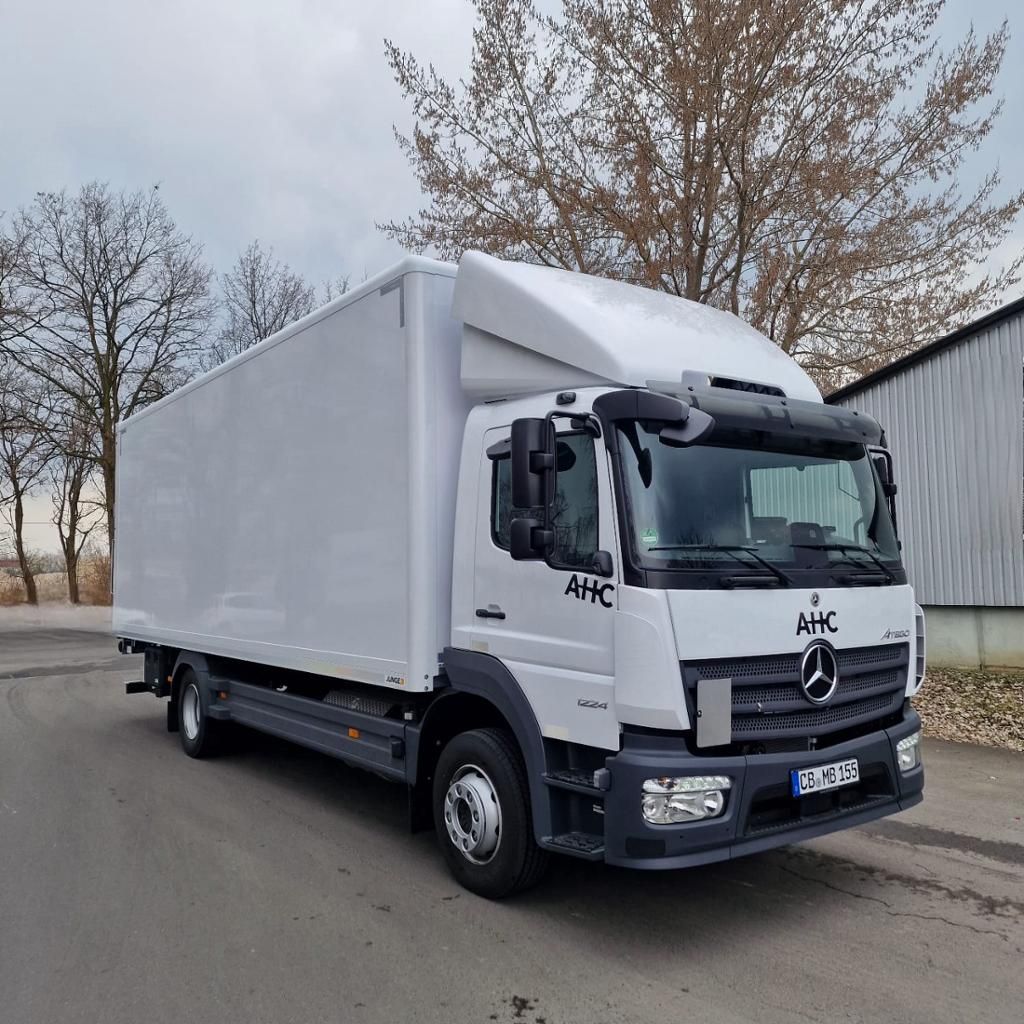 Fahrzeugabbildung Mercedes-Benz Atego 1224 L Koffer mit Ladebordwand