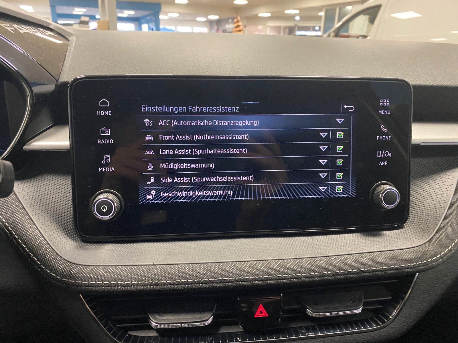 Fahrzeugabbildung SKODA Fabia 1.0 TSI  DSG 130 Top Selection+ACC+Kamera+