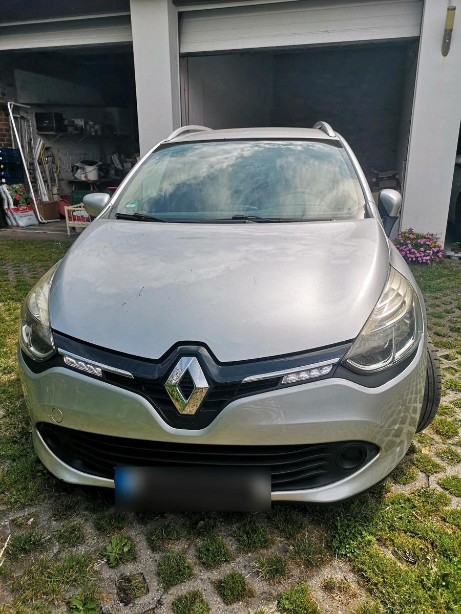 Renault Clio 2015 — вигляд ззаду