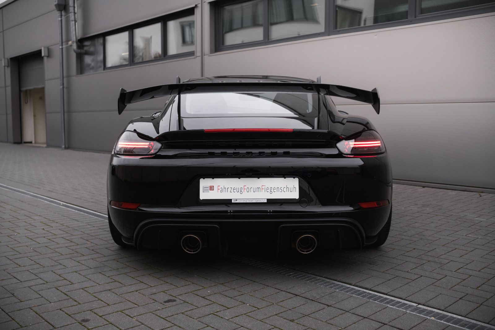 Fahrzeugabbildung Porsche 718 Cayman GT4 RS -Weissach-Kamera-Lift-PCCB