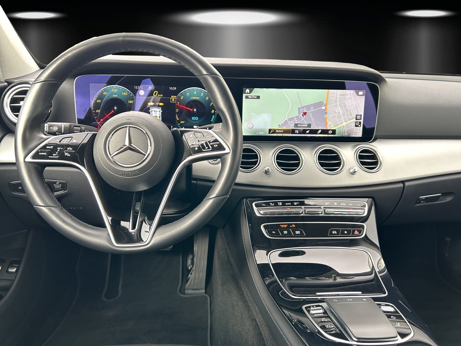 Fahrzeugabbildung Mercedes-Benz E 300e T Avantg AHK Busin DISTRO HighEndMBUX HUD