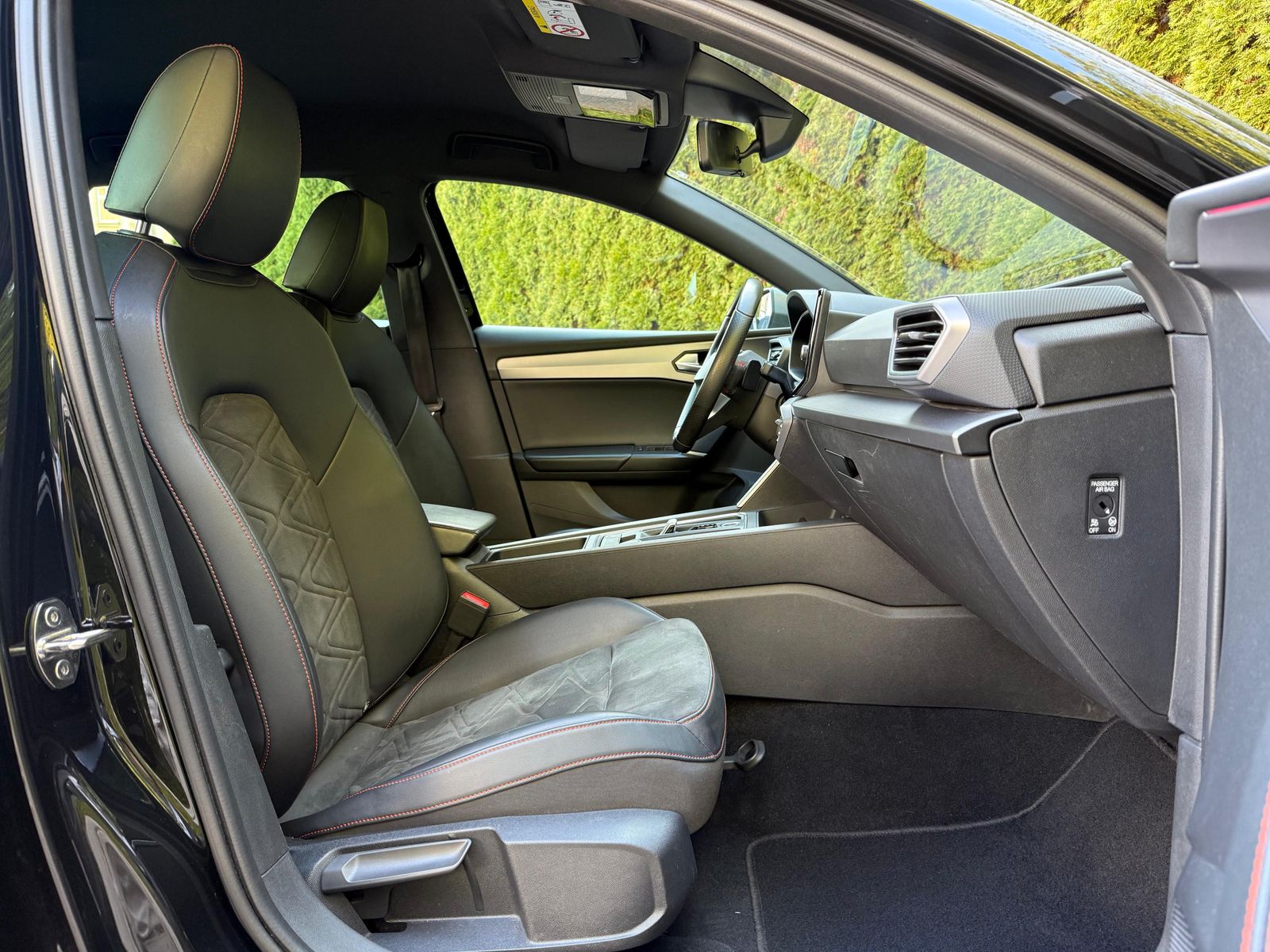 Fahrzeugabbildung SEAT Leon ST 2.0TDI DSG FR-Line LED+SHZ+VIRT+ACC+MEMO