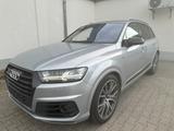 Audi SQ7 4.0 TDI quattro/Vollausstattung/Night Vision - silberne Audi SQ7