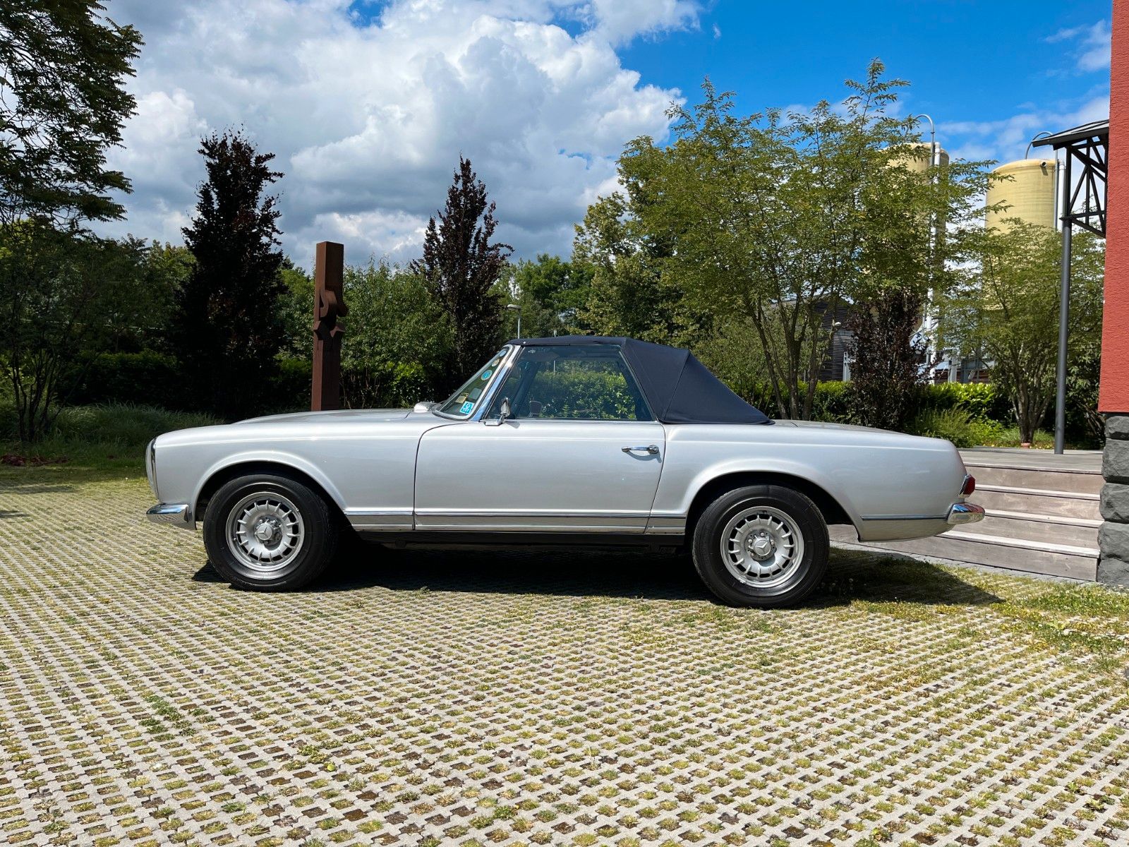 Fahrzeugabbildung Mercedes-Benz 230 SL