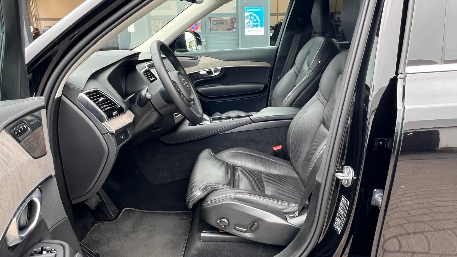 Fahrzeugabbildung Volvo XC90 B5D AWD Plus Bright*LED*STHZ*360*AHK*ALARM
