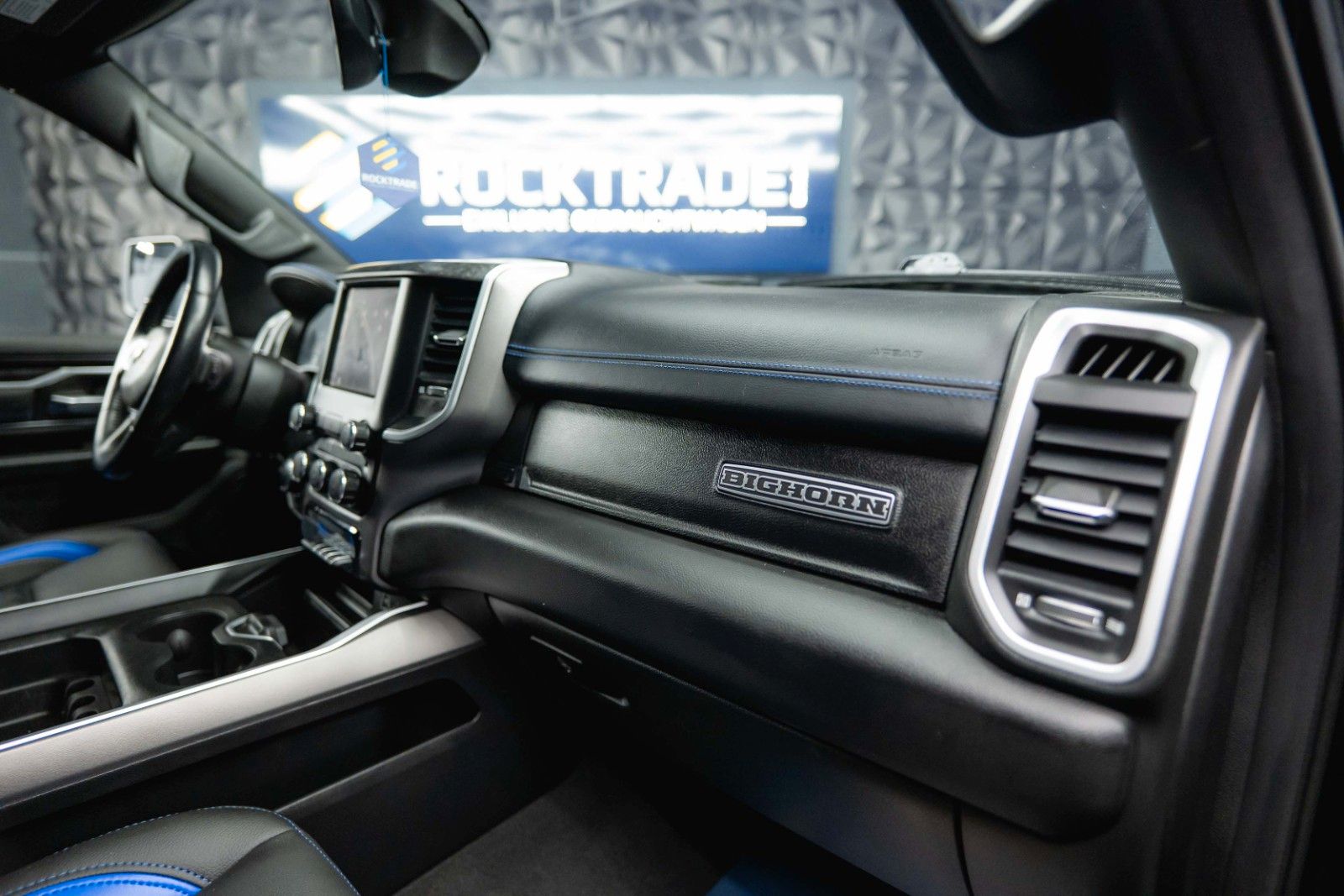 Fahrzeugabbildung Dodge RAM 5.7 V8 HEMI 4x4 OFFROAD Night Unfallfrei LED