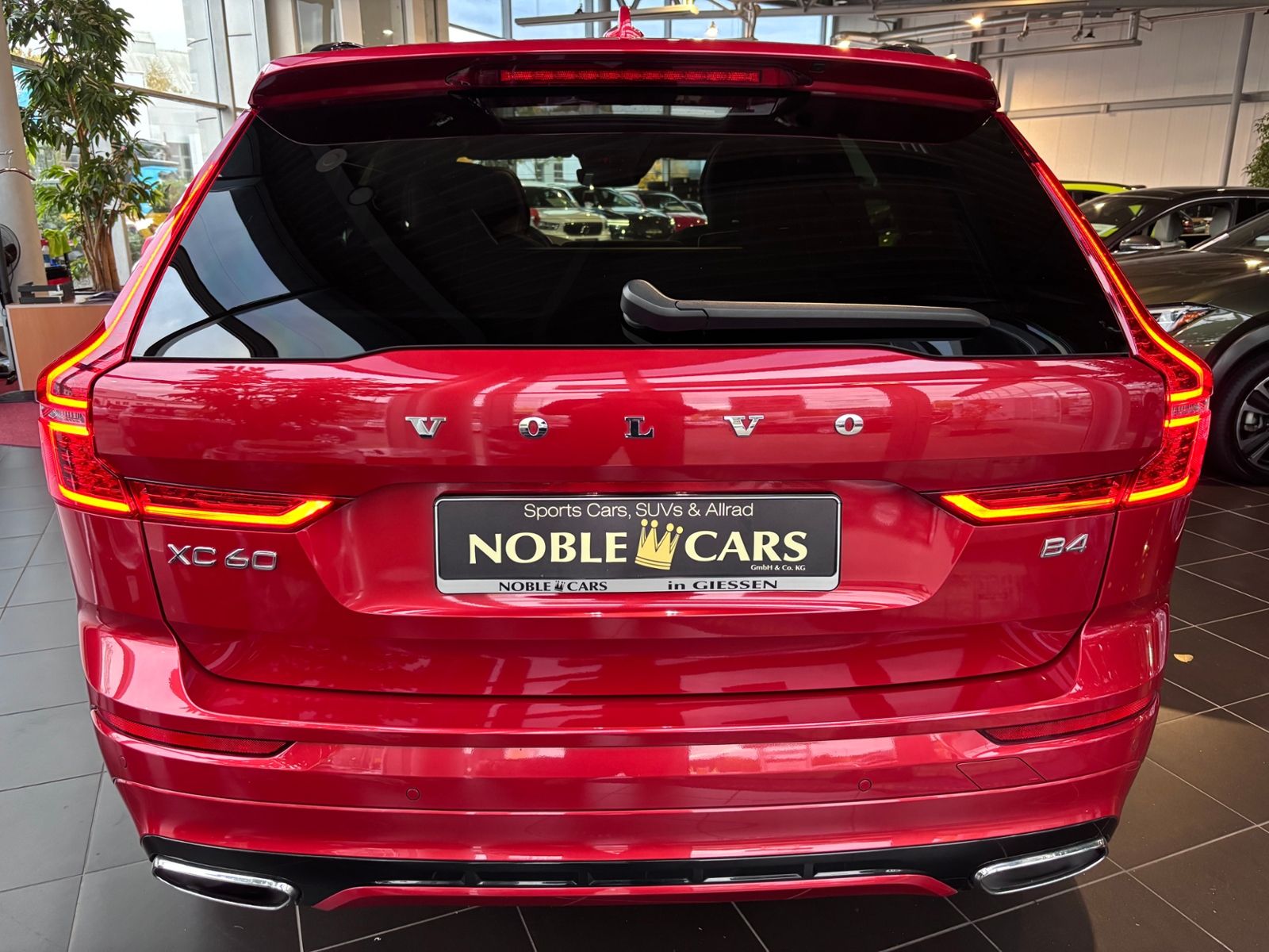 Fahrzeugabbildung Volvo XC60 R Design PANO LED NAVI ALU