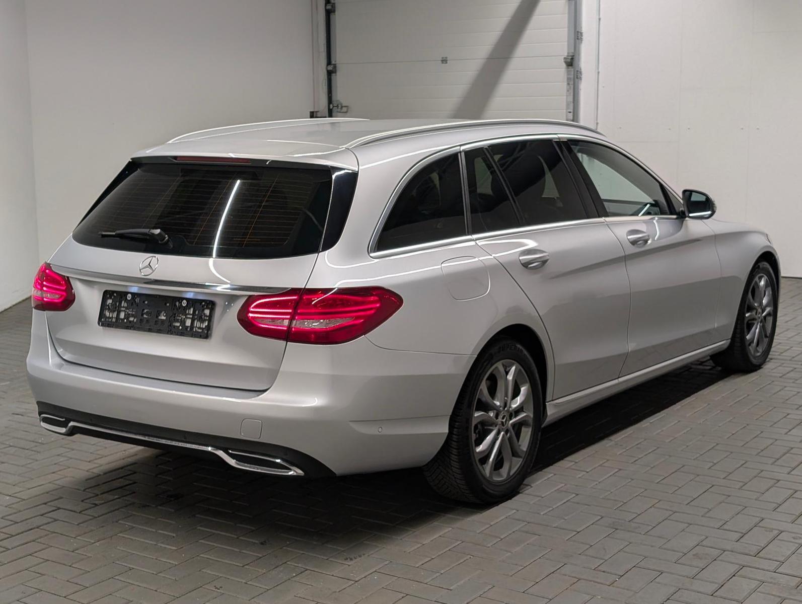 Mercedes-Benz C 180 Avantgarde LED/Navi/SHZ/el.HK/PDC/17-LM