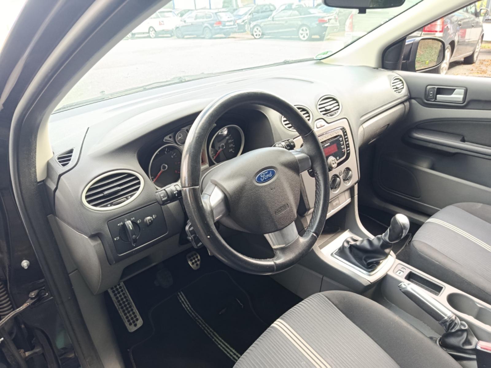 Ford Focus 2010 — photo 8