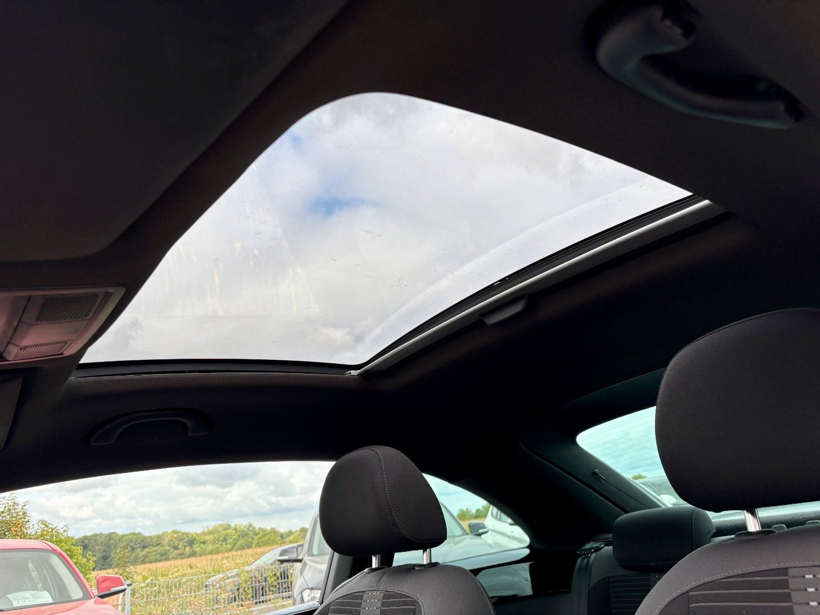 Fahrzeugabbildung Volkswagen Beetle 2.0 TSI DSG SPORT Navi Pano Xenon 147 kW