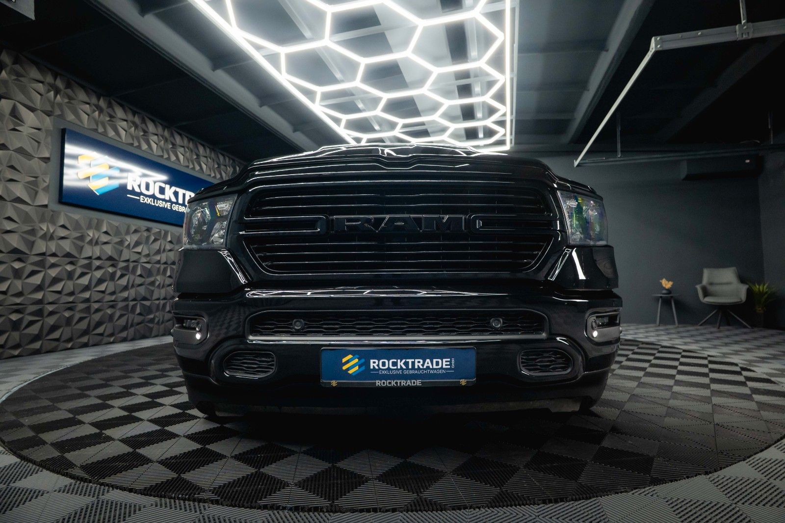 Fahrzeugabbildung Dodge RAM 5.7 V8 HEMI 4x4 OFFROAD BLACK EDITION 19%