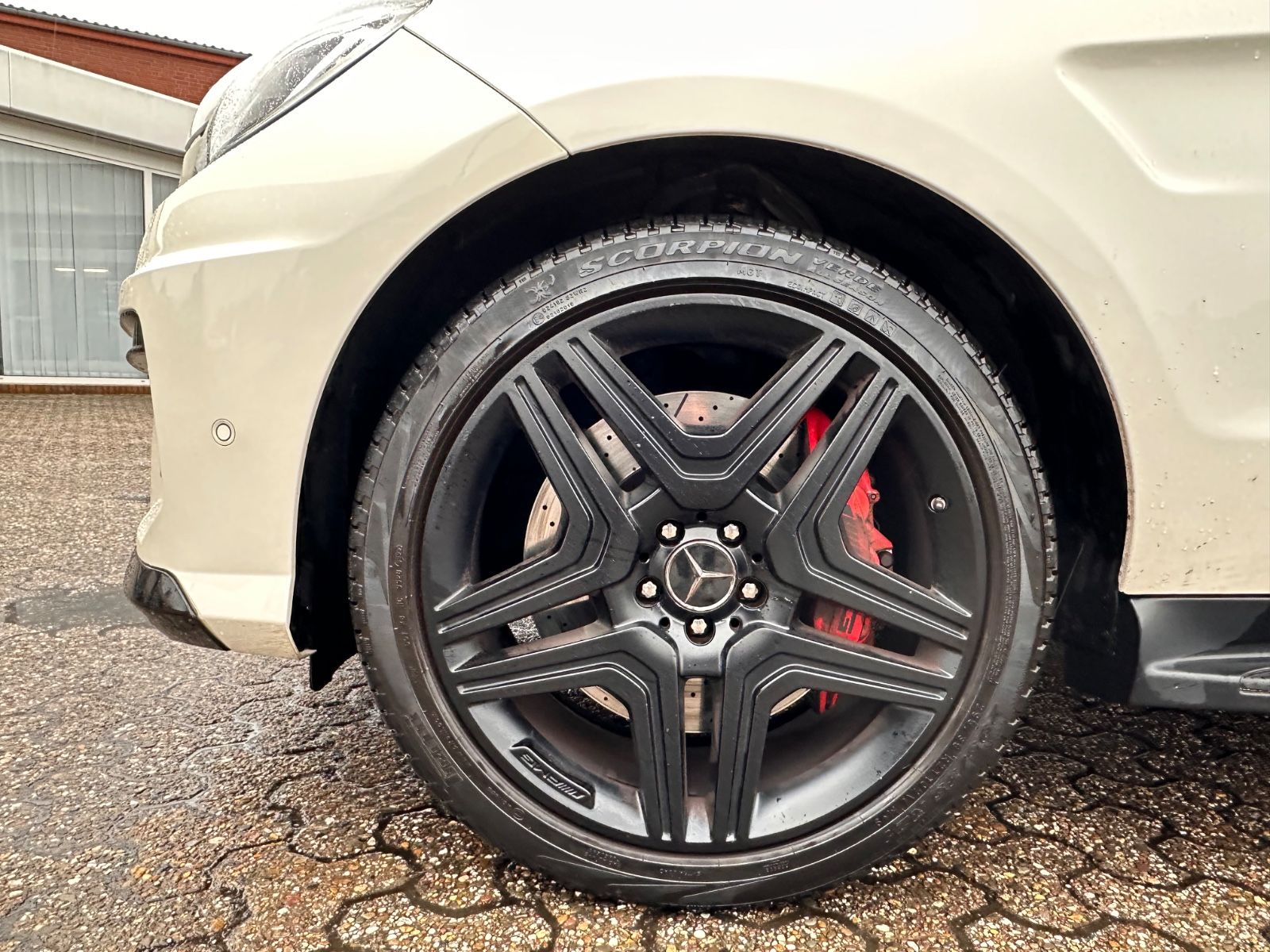 Fahrzeugabbildung Mercedes-Benz ML 63 AMG 4M Perform/AHK/Pano/Nachtsicht/21"/ACC