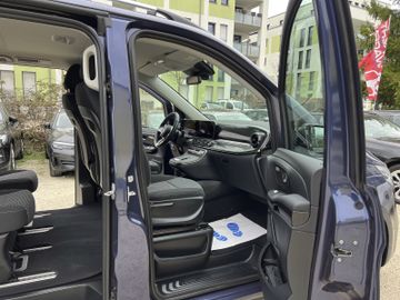 Mercedes V 220 - 12