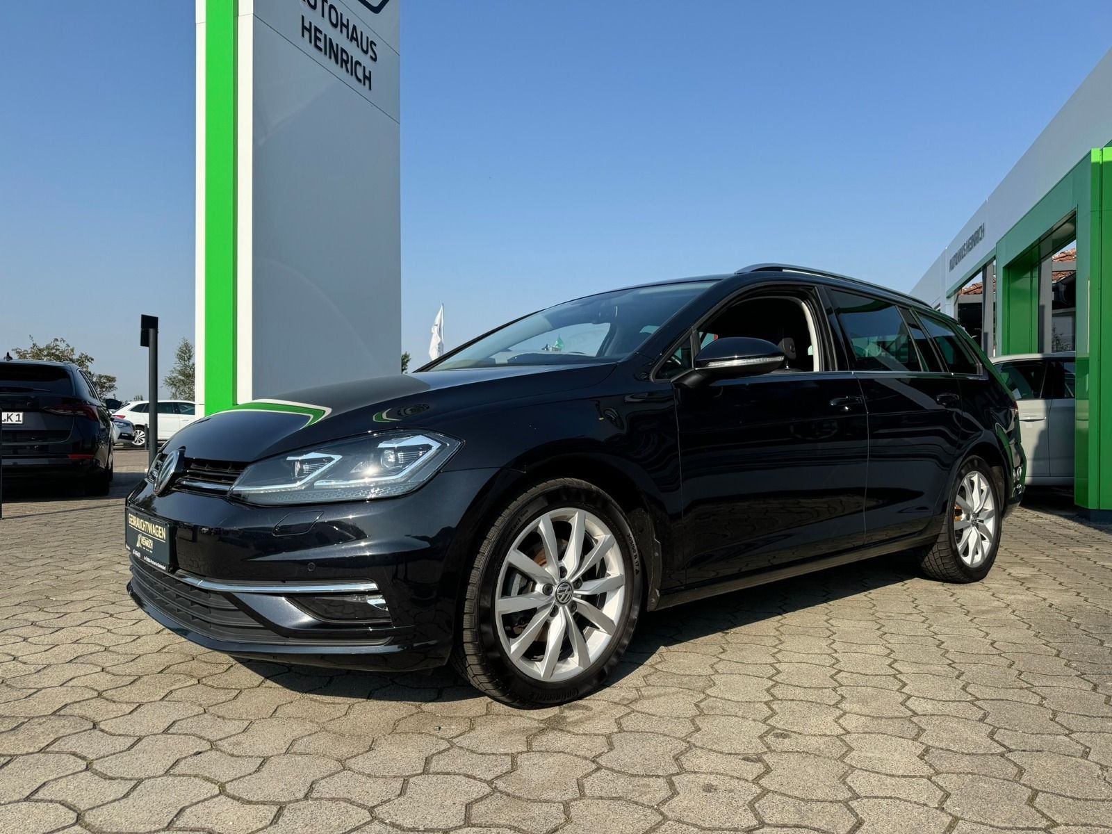 Fahrzeugabbildung Volkswagen Golf VII Variant Highline DSG*LED*NAVI*ACC