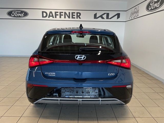 Fahrzeugabbildung Hyundai i20 Trend VerkehrszeichenERK Kamera Navi DAB