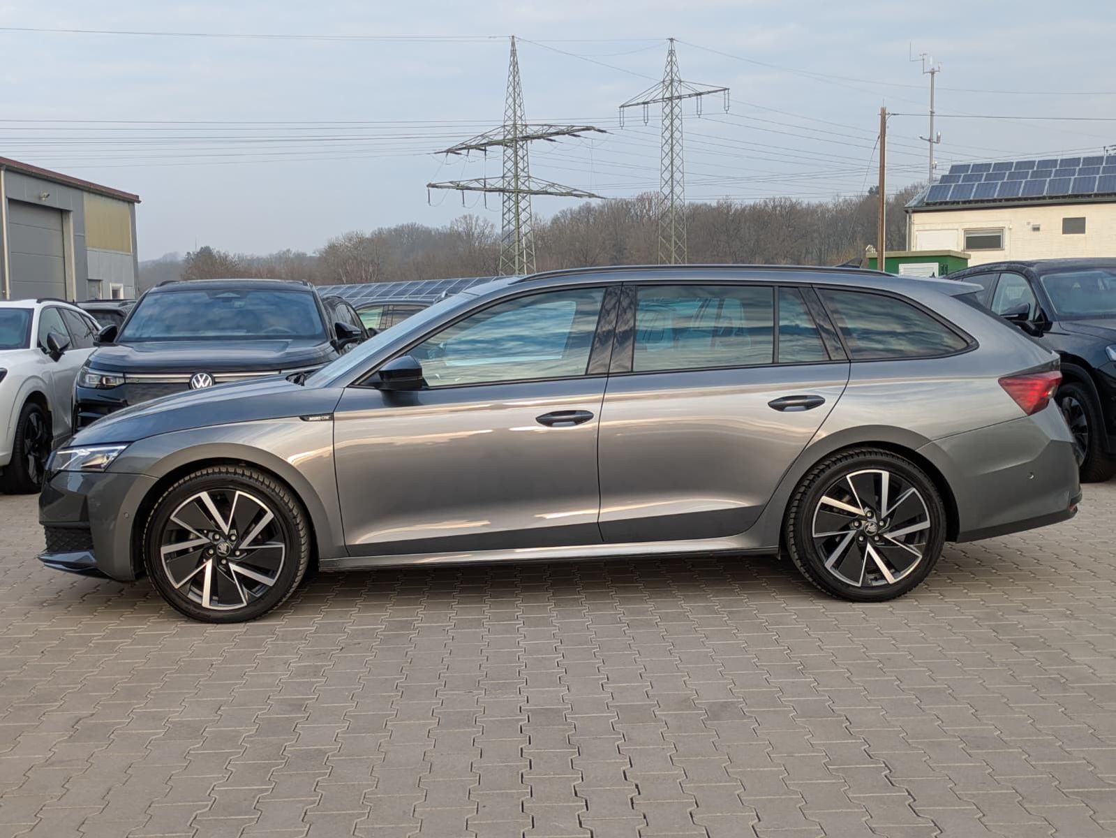 Fahrzeugabbildung SKODA Octavia 1.5 DSG Sportline PANO*MATRIX*AHK*5J.GAR